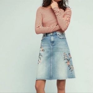 Driftwood Sayidi embroidered jeans skirt, zipper closure, distressed, size 26